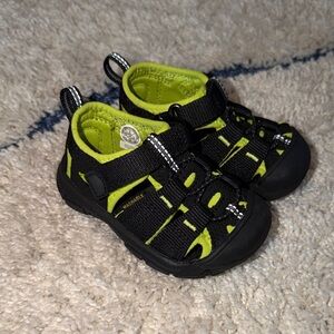 Keen Kids Black and Neon Green Closed Toe Sandals